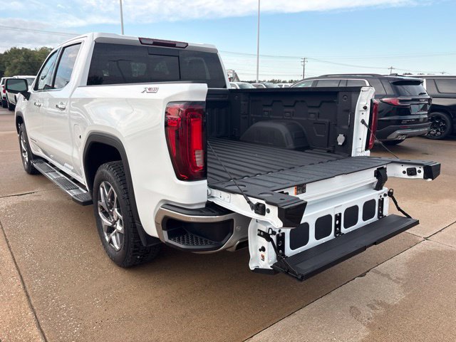 Used 2024 GMC Sierra 1500 SLT w/ SLT Premium Plus Package AWD/4WD image 8