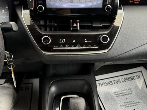 Used 2020 Toyota Corolla LE FWD image 15