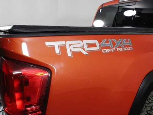 Used 2018 Toyota Tacoma TRD Off-Road image 40