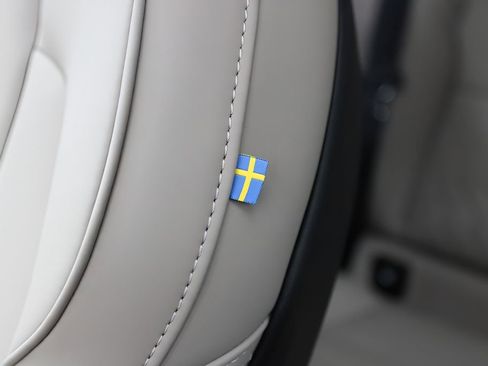 New 2026 Volvo XC60 B5 Core w/ Protection Package Premier image 39