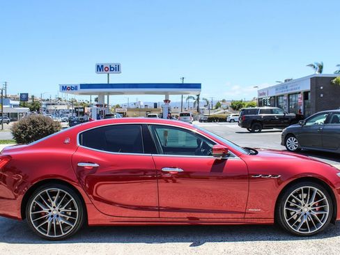 Used 2018 Maserati Ghibli S GranSport RWD image 6