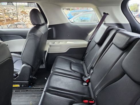 Used 2022 Kia Carnival LX image 10