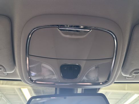 Used 2016 Jeep Cherokee Limited image 36