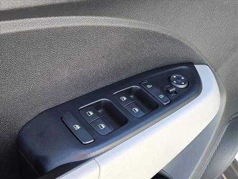 Certified 2025 Hyundai Venue SEL image 11