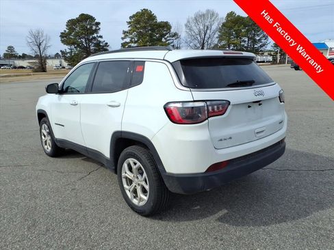 Used 2024 Jeep Compass Latitude image 3