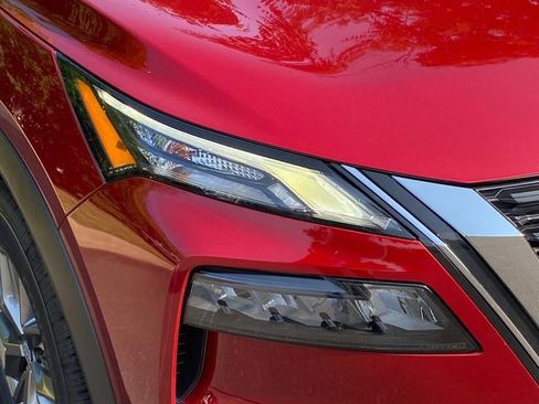 Used 2023 Nissan Rogue S AWD/4WD image 4