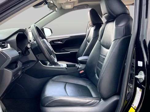 Used 2021 Toyota RAV4 XLE Premium FWD image 8