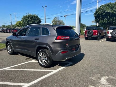 Used 2018 Jeep Cherokee Limited AWD/4WD image 5