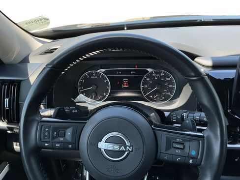 Used 2025 Nissan Pathfinder SL FWD image 12