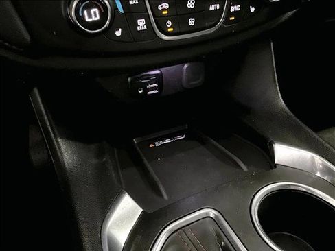 Used 2023 Chevrolet Traverse RS FWD image 26