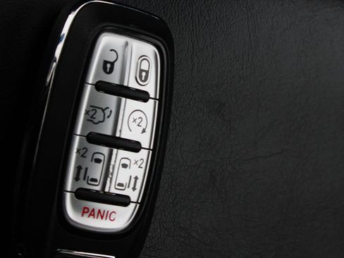 Used 2023 Chrysler Pacifica Touring-L w/ S Appearance Package image 32