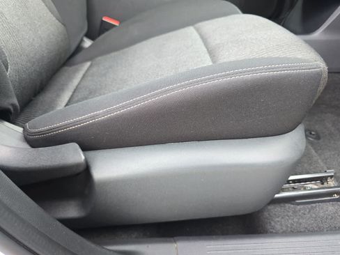 Used 2024 Nissan Rogue SV AWD/4WD image 12