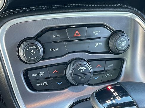 Used 2019 Dodge Challenger SXT image 26