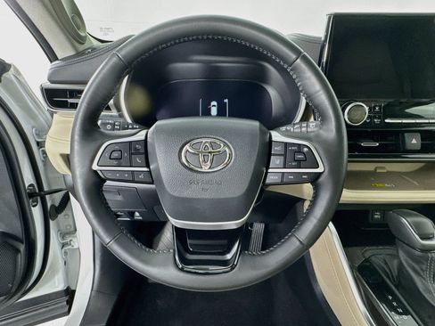 Used 2023 Toyota Highlander Limited AWD/4WD image 11