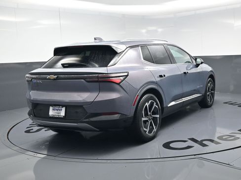 Used 2025 Chevrolet Equinox EV LT w/ Convenience Package image 9