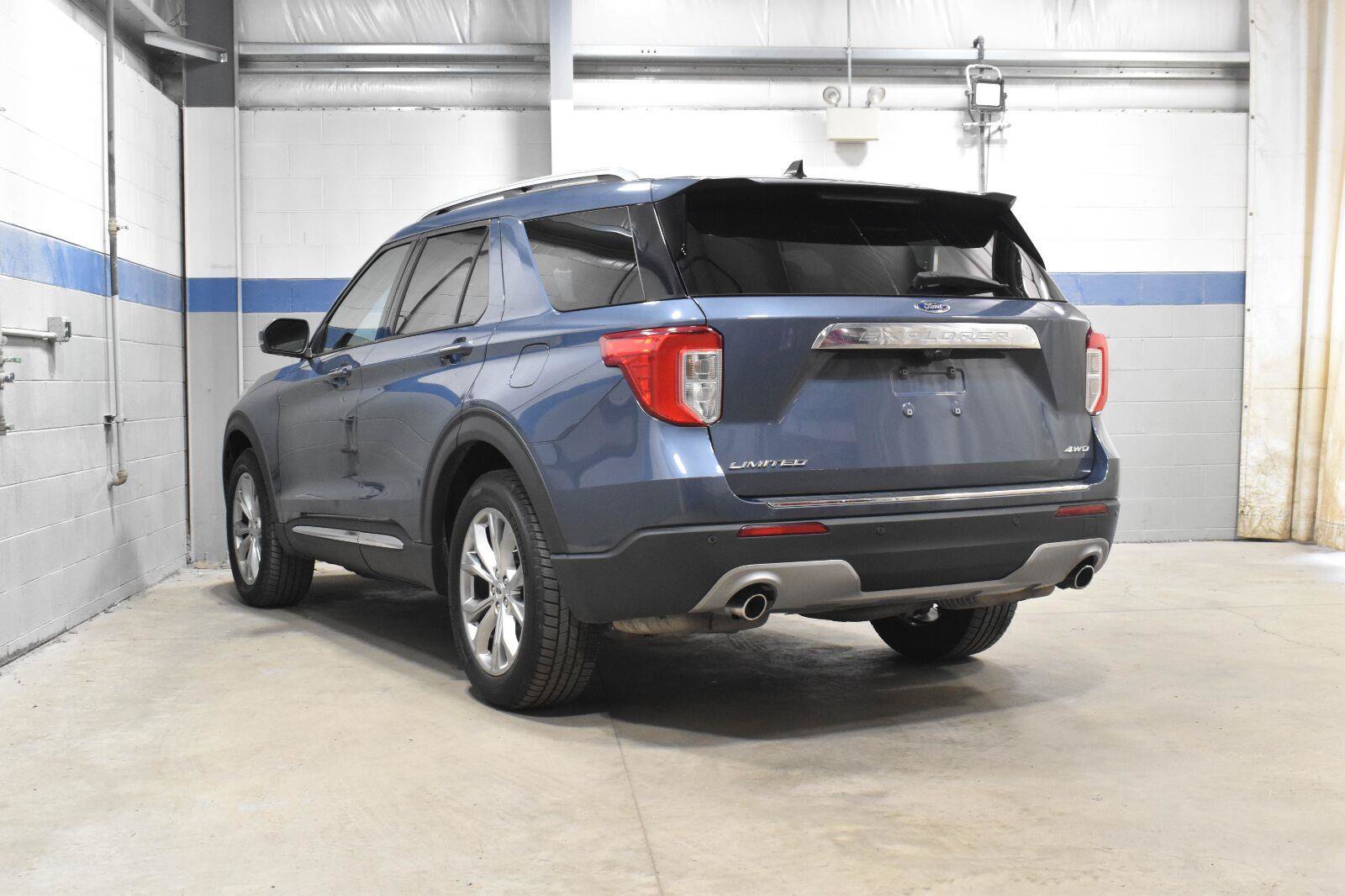 Used 2021 Ford Explorer Limited w/ Equipment Group 301A AWD/4WD image 23