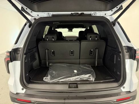 New 2026 Chevrolet Traverse LT FWD image 8