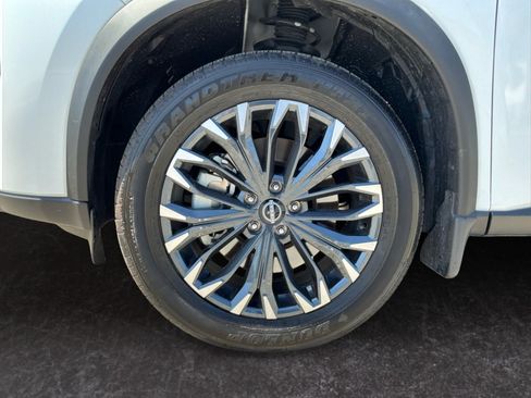 Used 2025 Nissan Rogue SL w/ Tech Package FWD image 9
