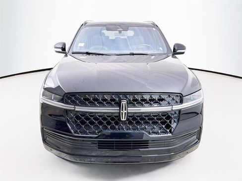 Used 2025 Lincoln Navigator Reserve w/ Jet Appearance Package image 2