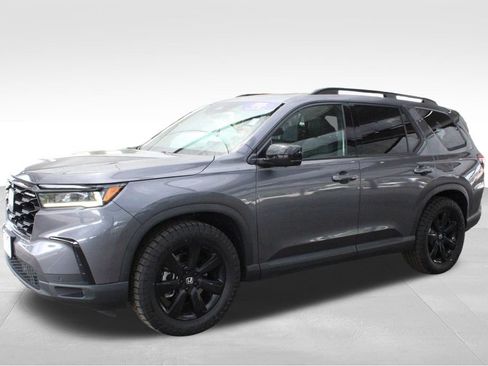 Used 2025 Honda Pilot Black Edition image 9