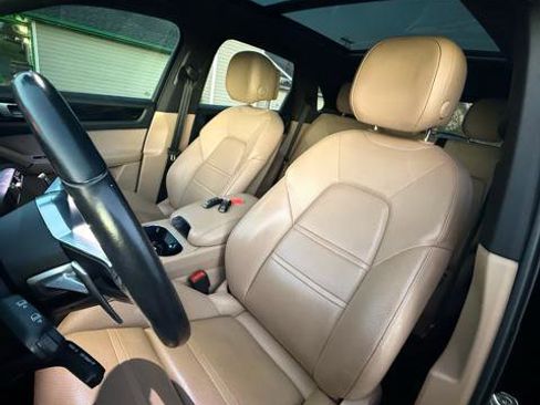 Used 2019 Porsche Cayenne Base image 12