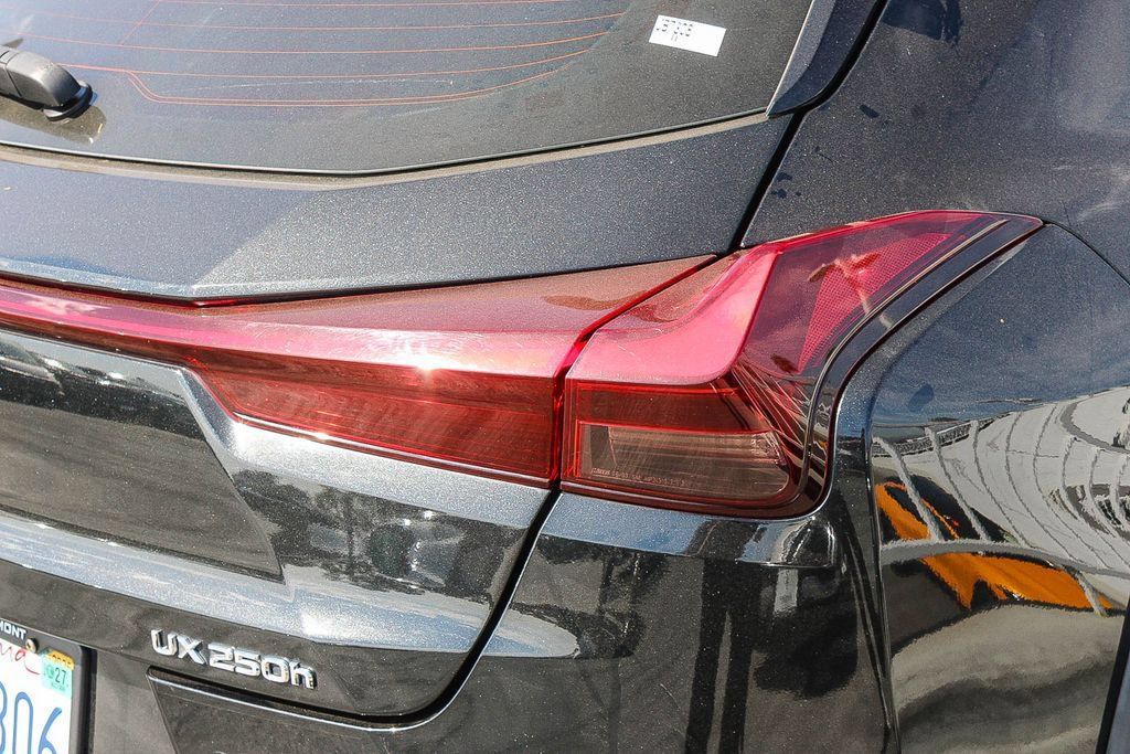 Used 2023 Lexus UX 250h FWD w/ Accessory Package (Z2) image 10