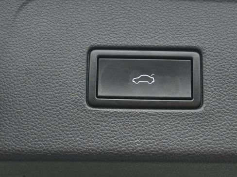 Used 2019 Volkswagen Atlas SEL image 32