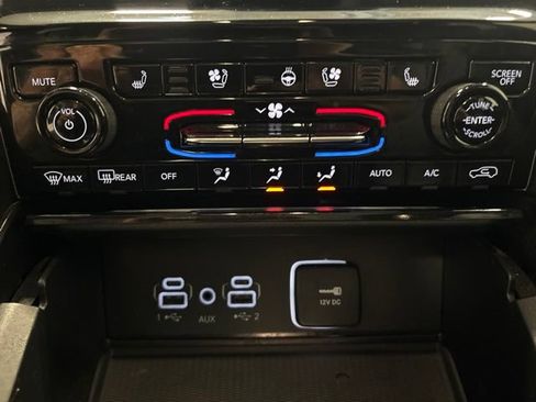Used 2024 Jeep Grand Cherokee L Limited w/ Luxury Tech Group II AWD/4WD image 20