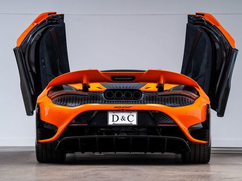 Used 2022 McLaren 765LT RWD image 9