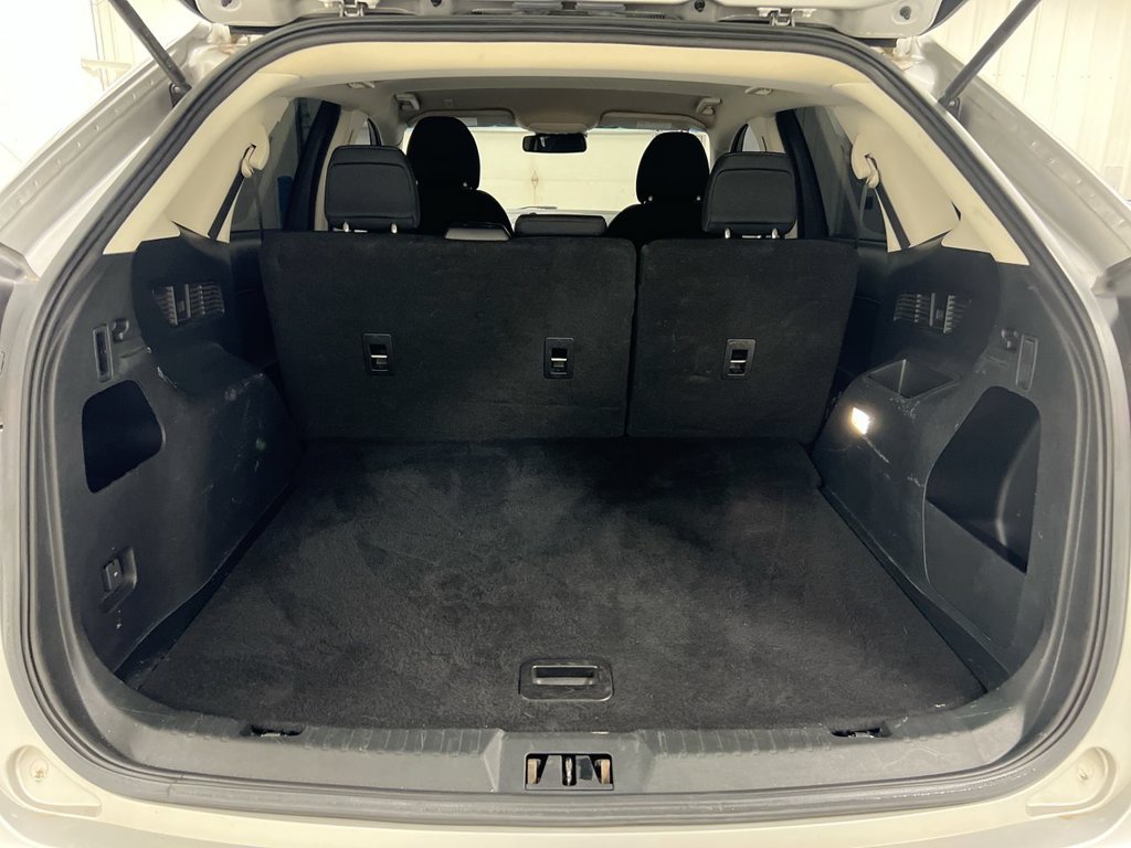 Used 2019 Ford Edge SE FWD image 23