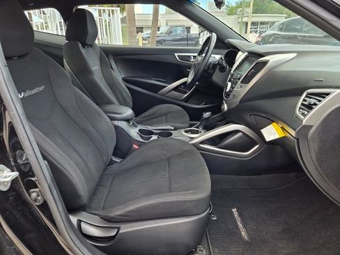 Used 2017 Hyundai Veloster Value Edition FWD image 15