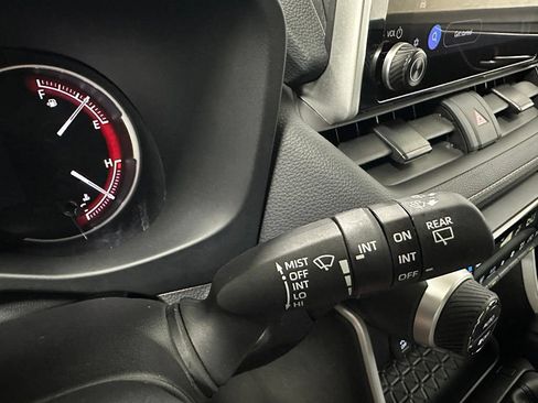 Used 2025 Toyota RAV4 XLE FWD image 22
