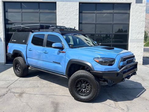Used 2019 Toyota Tacoma TRD Off-Road AWD/4WD image 2