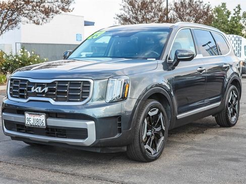 Used 2023 Kia Telluride S image 3