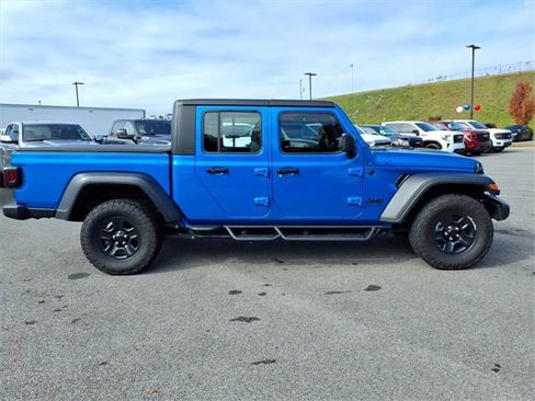 Used 2024 Jeep Gladiator Sport image 3