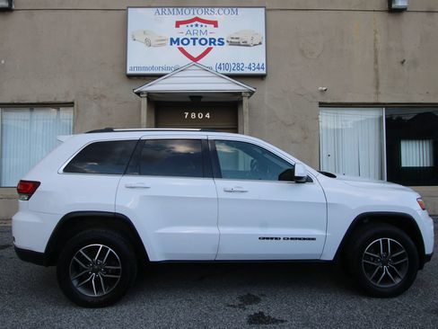 Used 2020 Jeep Grand Cherokee Laredo w/ Security & Convenience Group AWD/4WD image 4