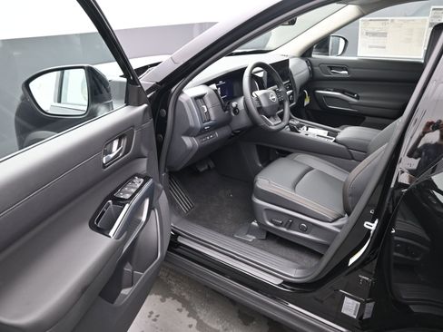 New 2026 Nissan Pathfinder SL FWD image 10