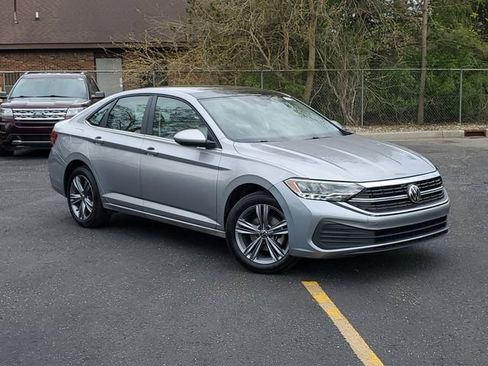 Used 2024 Volkswagen Jetta SE w/ Panoramic Sunroof Package FWD image 1