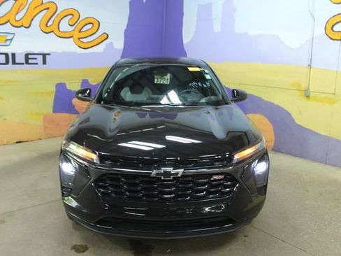 Used 2024 Chevrolet Trax RS FWD image 3
