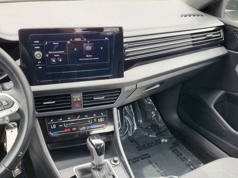 Certified 2025 Volkswagen Jetta Sport image 20