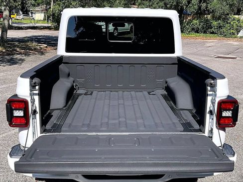 Used 2021 Jeep Gladiator Overland AWD/4WD image 36