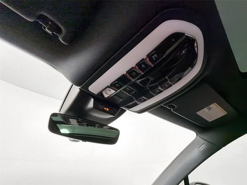 Certified 2026 Porsche Macan AWD/4WD image 25