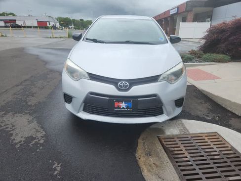 Used 2015 Toyota Corolla LE FWD image 3