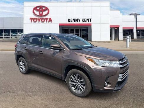 Used 2019 Toyota Highlander XLE AWD/4WD image 1