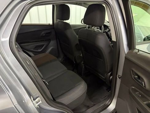 Used 2020 Chevrolet Trax LS FWD image 14