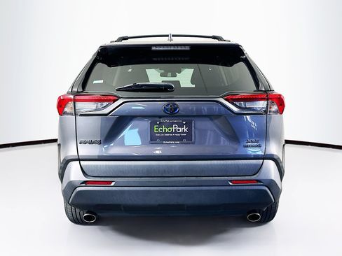 Used 2020 Toyota RAV4 XLE w/ Carpet Mat Package AWD/4WD image 7