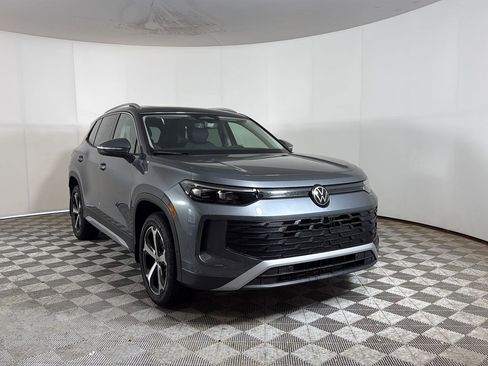 New 2026 Volkswagen Tiguan SE AWD/4WD image 1