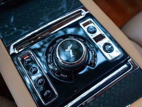 Used 2023 Rolls-Royce Cullinan Black Badge w/ Leather Finishing Pack image 36