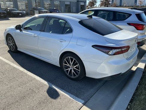 Used 2022 Toyota Camry XLE image 10