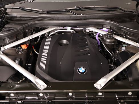 Used 2023 BMW X7 xDrive40i w/ M Sport Package image 22